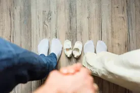 青春献给房子，中年献给孩子，你呢？图片