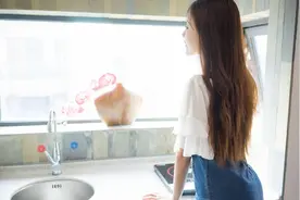 春风十里扬州路，卷上珠帘总不如图片