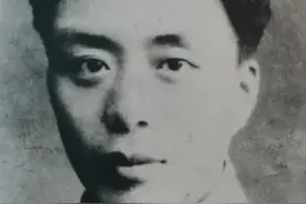 现代诗人艾青图片