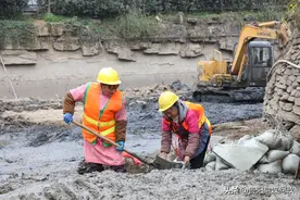 白云区泉湖公园湖底开始“补漏”！预计4月底完成防渗施工｜融媒问政追踪图片