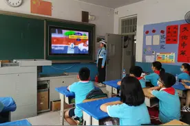 唐山：文北小学校园小交警“开讲啦”图片