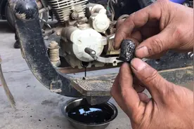 摩托车换机油需要注意哪些你知道吗？师傅教你正确的换机油方法视频封面