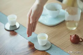 如何在喝茶时体现高情商？记住8个“茶桌暗语”口诀图片
