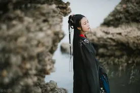 故事：得知被指婚给丧妻的二婚王爷，将军嫡女当夜收拾包袱逃婚了图片