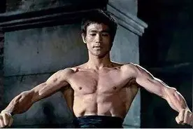 李小龙、成龙、狄龙、梁小龙，谁最能打？图片