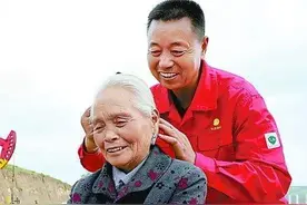 重庆男子接七旬老母享福，尽孝膝下不料办坏事：她才来两个礼拜图片