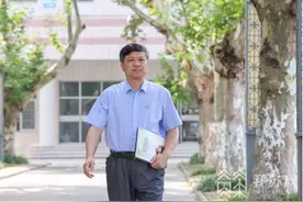 姜堰中学校长孙友新：爱生如子，以校为家 | 江苏最美人物图片