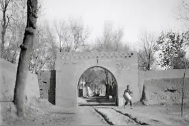 土匪不敢惹的村庄：高筑墙、勤站岗、多买枪，坏人也往里面藏图片