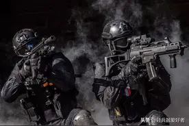 法国玩家扮反恐“黑衣人”，WG下场爱好者的装备写真图片
