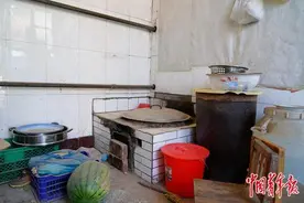 收养12个患病弃婴 在这个家庭亲情不一定与血缘联系图片