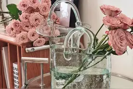 气吹提篮造型玻璃花瓶，小仙女不可错过的一款花瓶图片