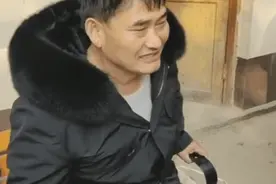 大衣哥路遇算命先生被“诊断”得了癌症，对方为此还喊来村长图片