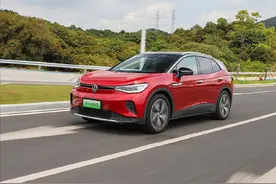 ID.4 CROZZ实测！特斯拉都不是他的对手？网友：新的套娃又出现了图片