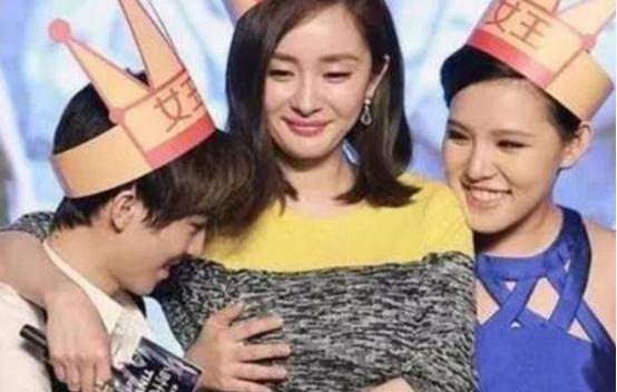 但是在明星录制节目的时候,也会发生一些尴尬的事情,每次看到这些