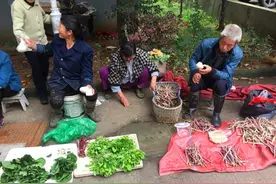 为什么很多人宁愿去超市买菜，也不愿意买路边老人的便宜菜呢？图片