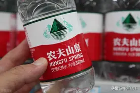 被曝未开封瓶内现蛆虫 农夫山泉：生产过程不可能进入虫卵，已报警图片