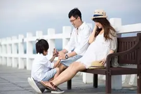 生俩儿子的家长别犯愁，若干年后养男孩的好处才体现，累些也值了图片