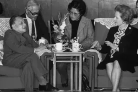 邓小平驳斥撒切尔夫人：中国人是穷了一点，但打仗是不怕死的图片