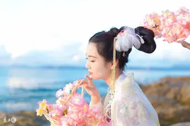 小说：一个小时花光一百万，请多买点奢侈品图片