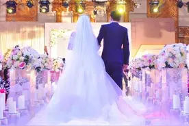 班主任婚礼现场感动落泪，学生考试结后直奔现场，老师纷纷流泪图片