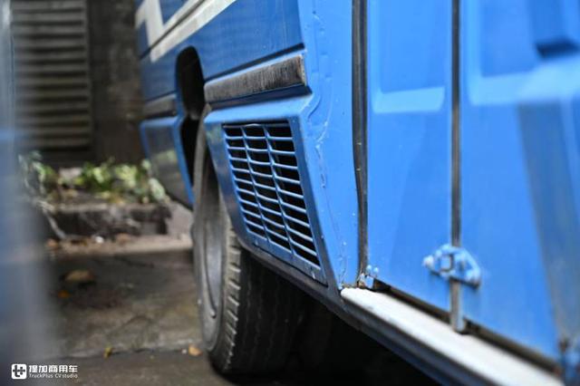 日系中巴经典车型，平顶二代丰田考斯特还记得吗？现在相当少见了
