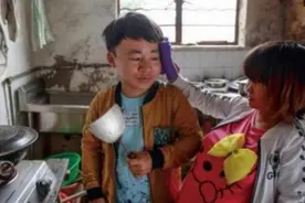 侏儒症夫妻怀孕生子，孩子出生后，两人却日夜发愁图片