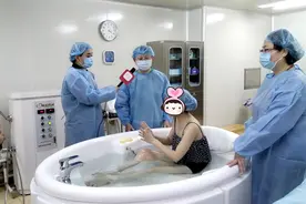 Hold住姐头胎水中分娩，最近二胎再次成功，水中分娩好处有哪些？图片