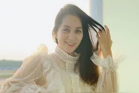 越南39岁漂亮女老师，与26岁“小鲜肉”相爱，照片毫无违和感图片