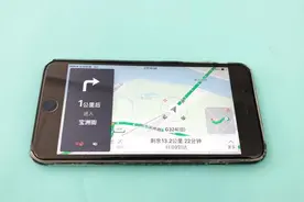 原来手机导航可以投影在车玻璃上，方便又实用，别再低头看手机了视频封面