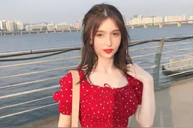 土耳其19岁网红少女，天使面孔，绝美身材，被称为“小赫本”图片