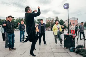 都说东北是老工业基地，很穷，这么多东北富人游天下，钱从何来？图片