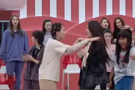 胡静一眼没认出曾黎，同为中戏“七朵金花”，因班花名头闹不和图片