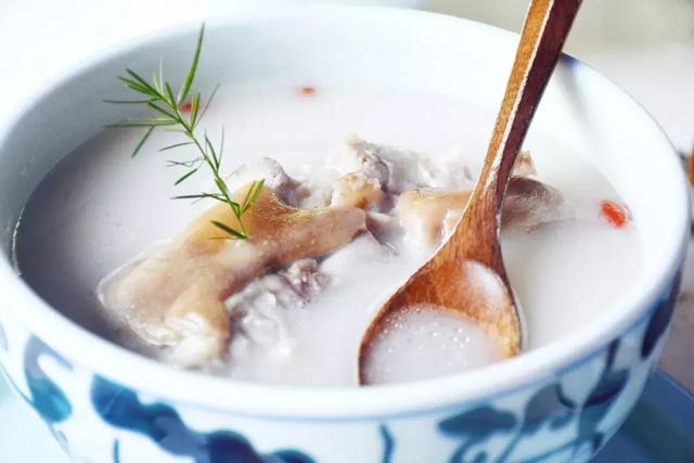 乌鸡花胶瑶柱汤的营养 2025年乌鸡花胶瑶柱汤的做法