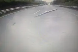 高速公路遇见路障出现车损找谁理赔？图片