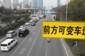 老司机为什么宁愿堵车，也不愿意走锯齿车道？车主：害怕扣分图片