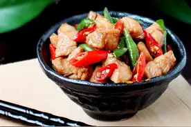 给你一碗白米饭，6道下饭菜，只能选一道，你选哪个，我选第4道图片