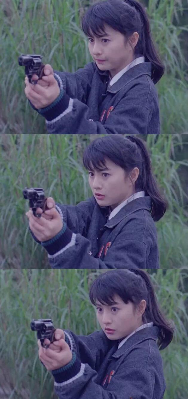 之后,她更转战影坛,主演了《天使行动》《金牌师姐》《新龙争虎斗》等