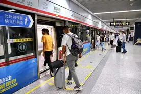 国庆假期郑州地铁全力保障市民有序出行，1号线2号线最小行车间隔约3分钟图片