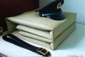 我国军人将被子叠成“豆腐块”，印度军人叠成了啥样？图片