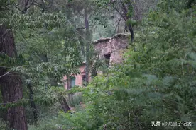 62岁大妈独居山顶：祖上留下一栋“空调房”，冬暖夏凉不用电图片