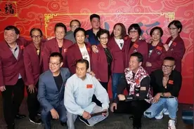 63岁元彪罕露面，比小1岁影帝梁家辉还显年轻，33岁儿子高大壮硕图片