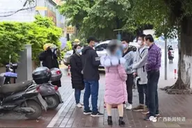 广西一班主任向几十位家长借30万左右，一起来看看是怎么回事图片