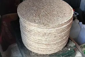 手工制作花生饼方块饵，西枝江翻板钩试钓上鱼效果很好，上鱼频繁图片