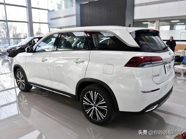 长度超4米7的领先尺寸SUV，低价高配油耗低，实拍长安欧尚X7