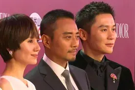 袁泉双眼凹陷肤色焉黄，气质好但也有了老态，这就是真实的43岁图片