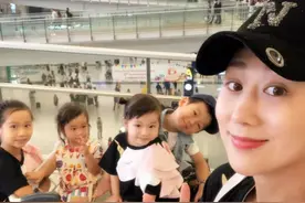 蒋丽莎5年剖4娃小腹却光滑平坦，疤痕哪去了？妈妈们应该借鉴一下图片
