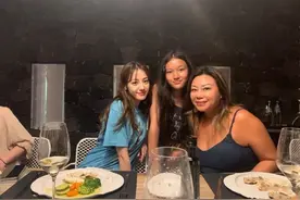 迪丽热巴到了国外没有了修图待遇，看到生图下的脸，太真实图片