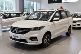 让合资车都服气！六座MPV配多项智能功能，6.3L油耗才不到6万图片