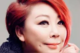 歌手衡越：被赵本山捧红，遭遇渣男男友，与儿子隔阂多年终释然图片