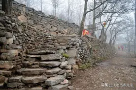以石头为建筑主体的石头村图片